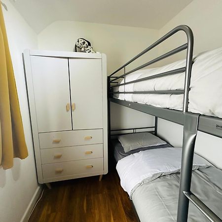 Beautiful Home In London With Easy Access To Central London Саттон Екстер'єр фото