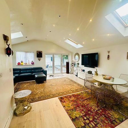Beautiful Home In London With Easy Access To Central London Саттон Екстер'єр фото
