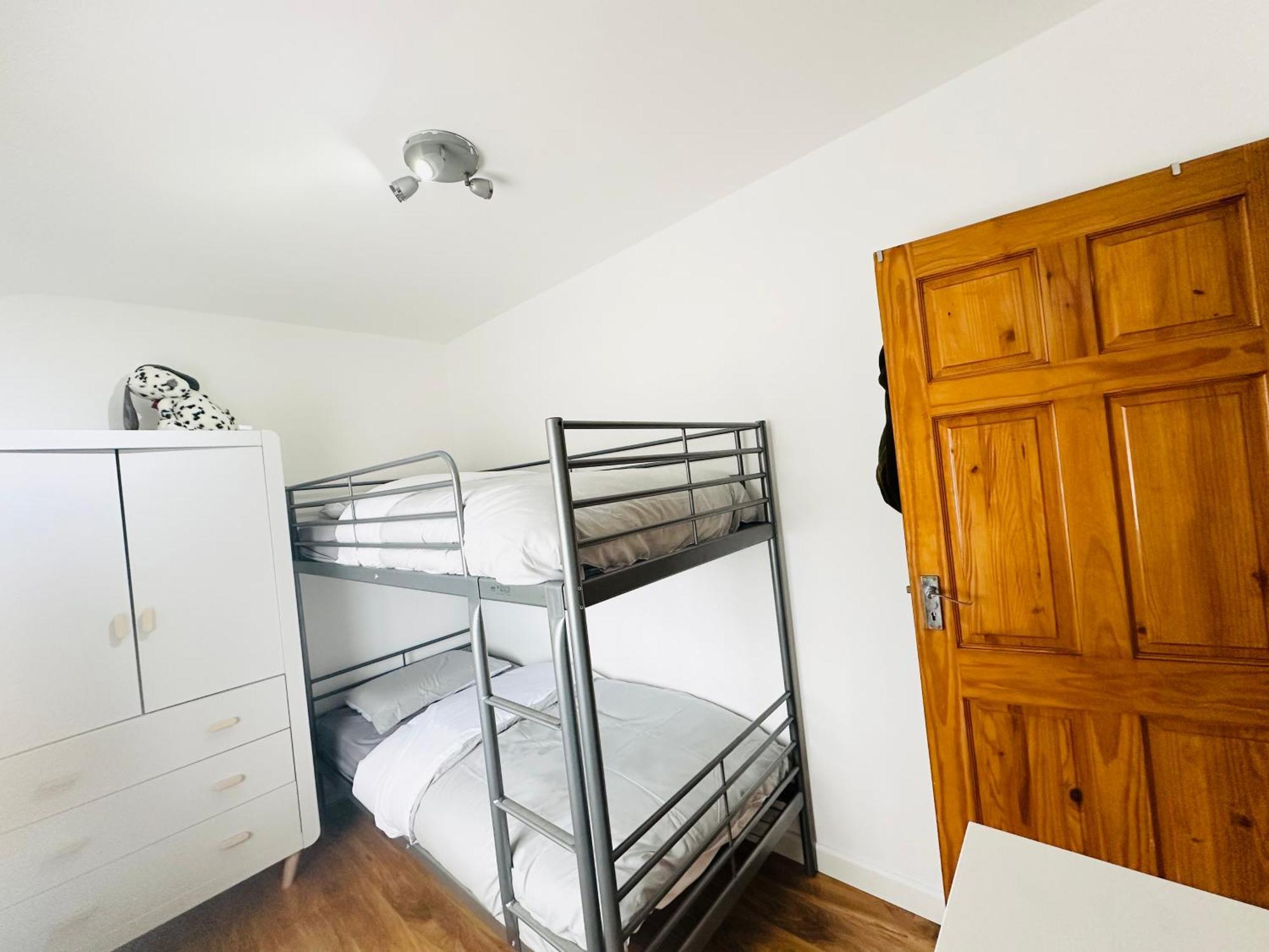 Beautiful Home In London With Easy Access To Central London Саттон Екстер'єр фото