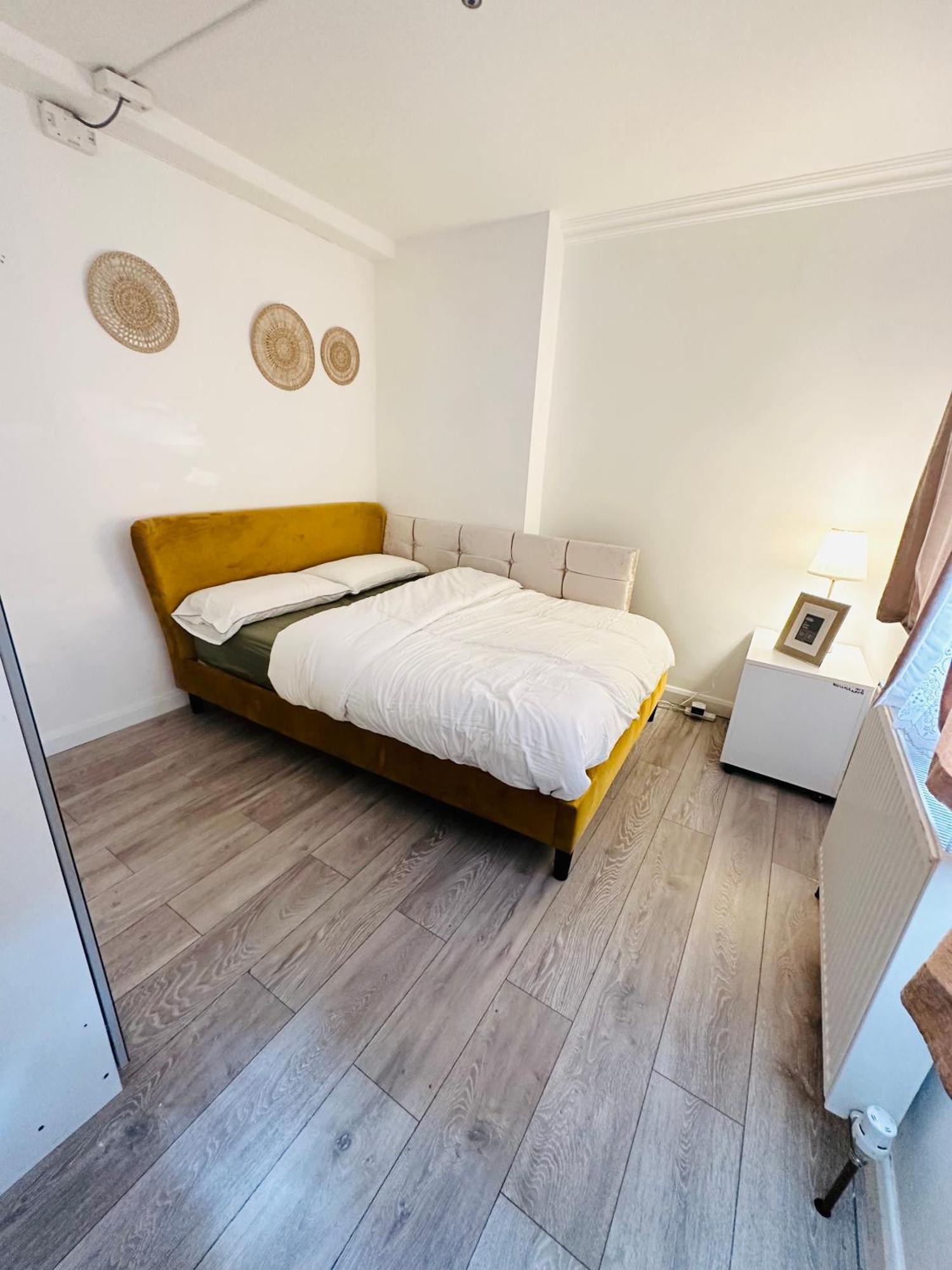 Beautiful Home In London With Easy Access To Central London Саттон Екстер'єр фото