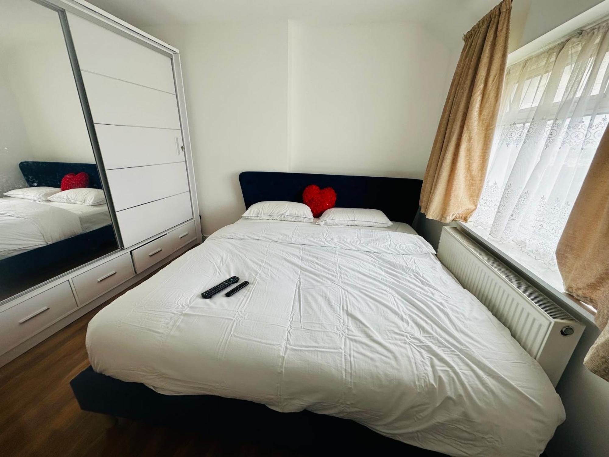 Beautiful Home In London With Easy Access To Central London Саттон Екстер'єр фото