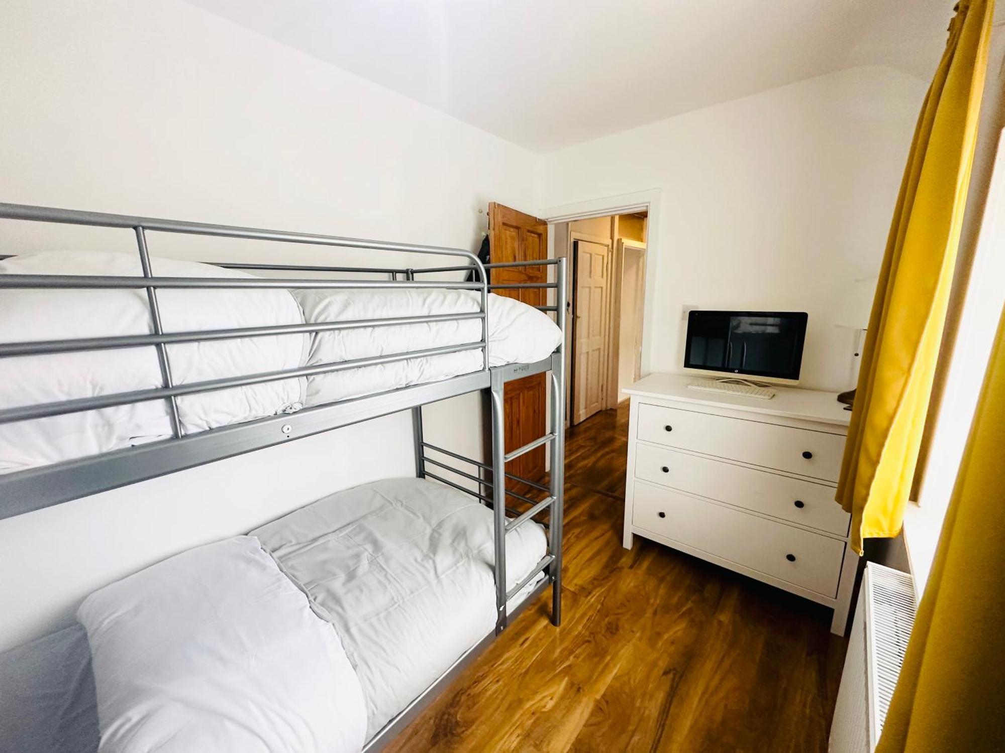 Beautiful Home In London With Easy Access To Central London Саттон Екстер'єр фото