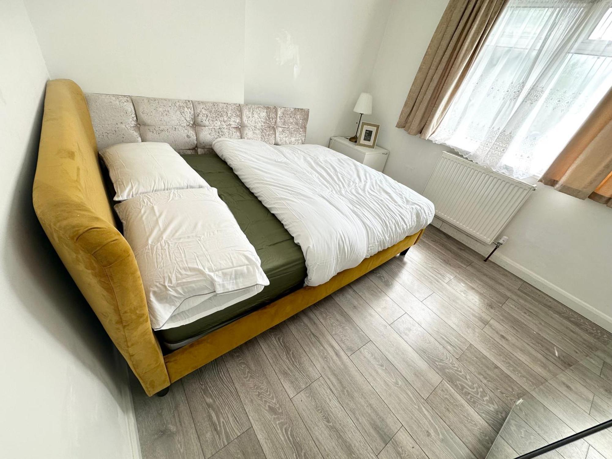 Beautiful Home In London With Easy Access To Central London Саттон Екстер'єр фото