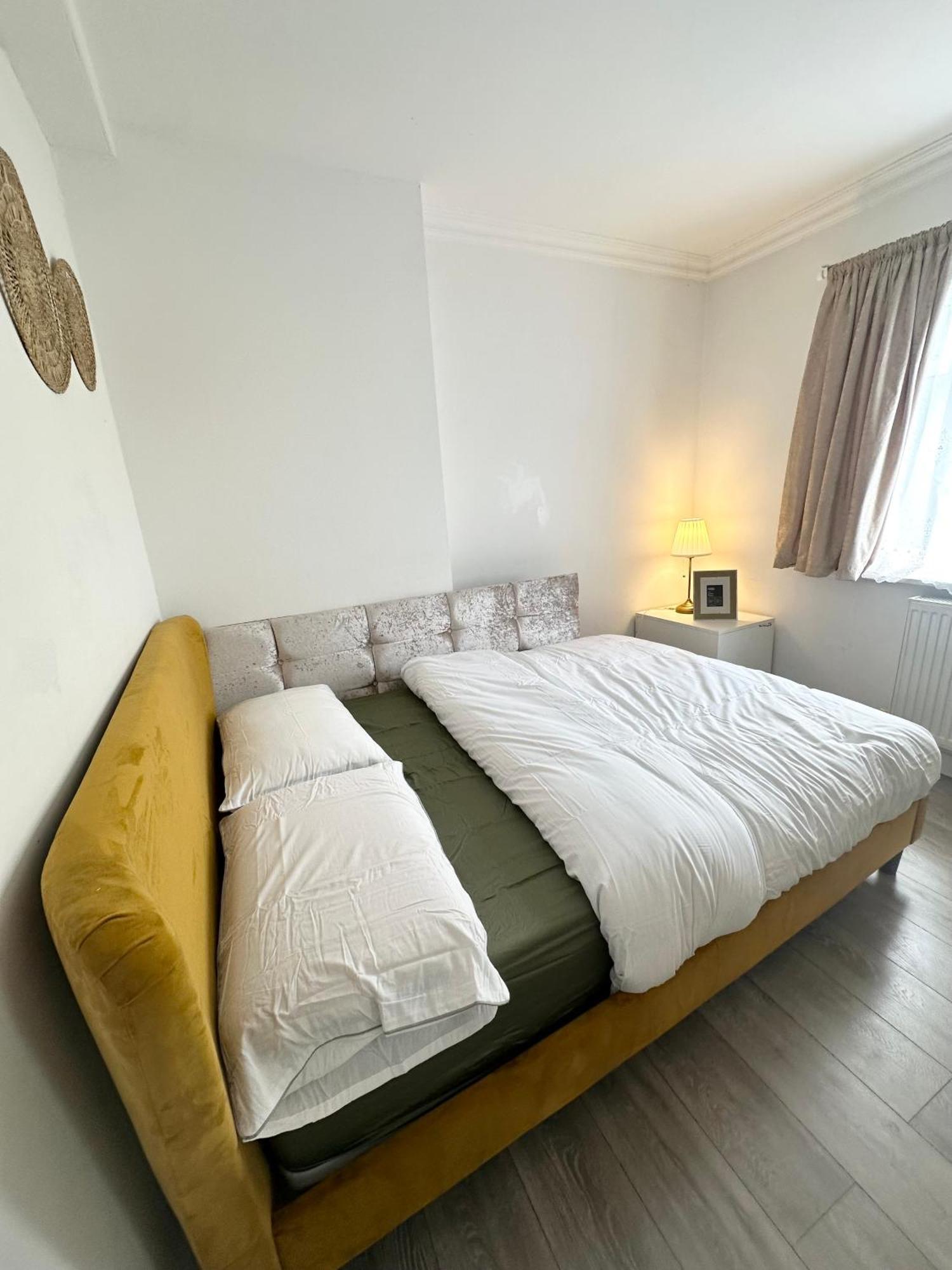 Beautiful Home In London With Easy Access To Central London Саттон Екстер'єр фото