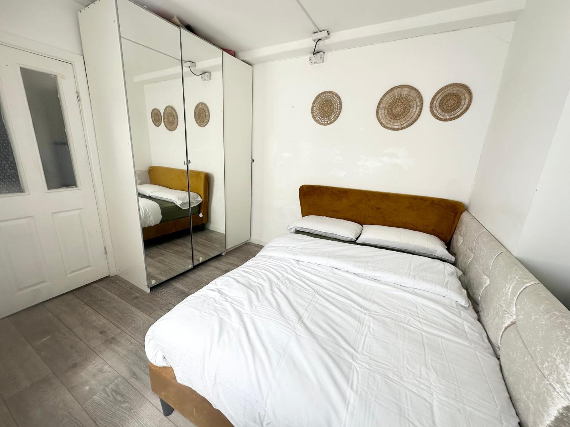Beautiful Home In London With Easy Access To Central London Саттон Екстер'єр фото