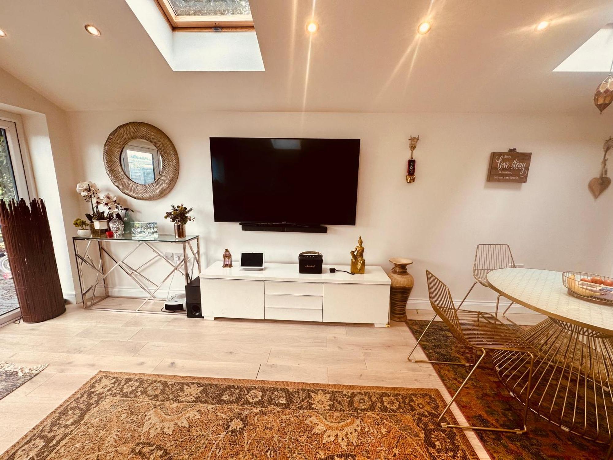 Beautiful Home In London With Easy Access To Central London Саттон Екстер'єр фото